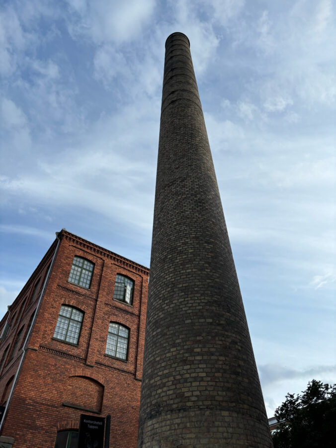 Riesiger Schornstein.