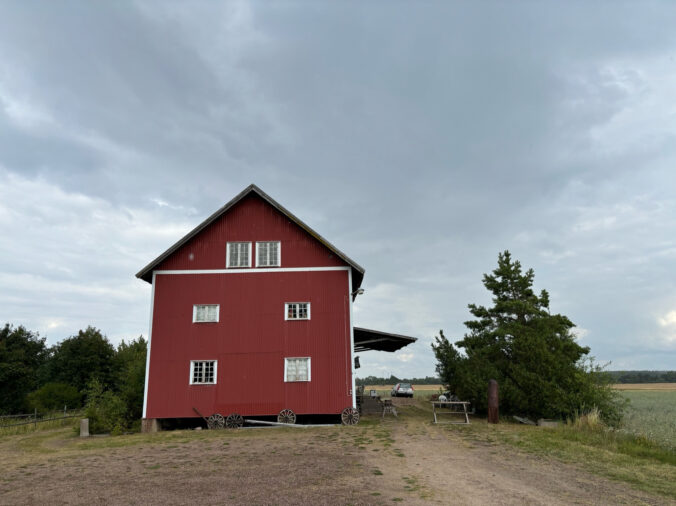 Riesiges Schwedenhaus.