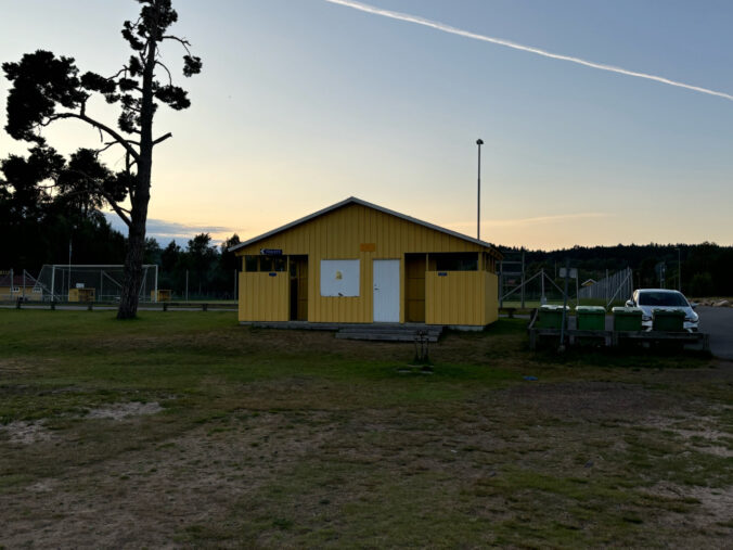 Gelbes Umkleidehäuschen.
