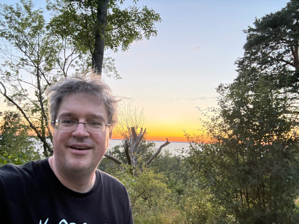 Andreas vor Abendhimmel
