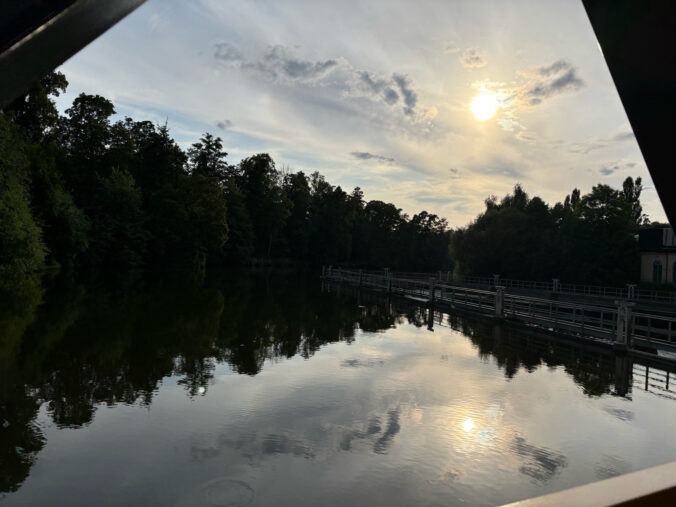 Abendsonne über Fluss.