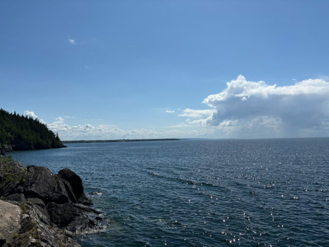 Blick auf See.